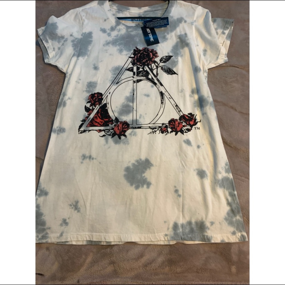 A white harry potter shirt